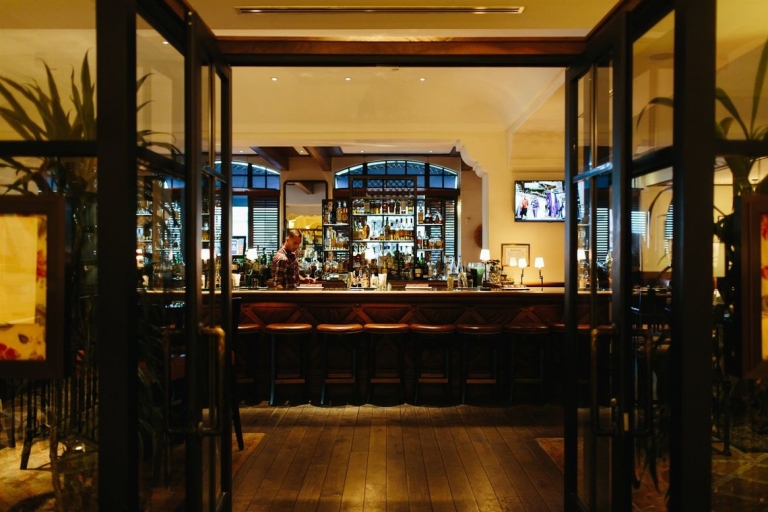 cjft7d8me006qbc3l2x9m8wesfinchandforksbarstartsandendsthenight